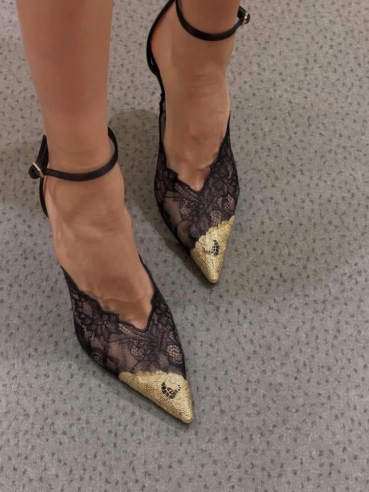 Buty na wysokim obcasie Jimmy Choo ze szpiczastym noskiem i koronkowymi zdobieniami