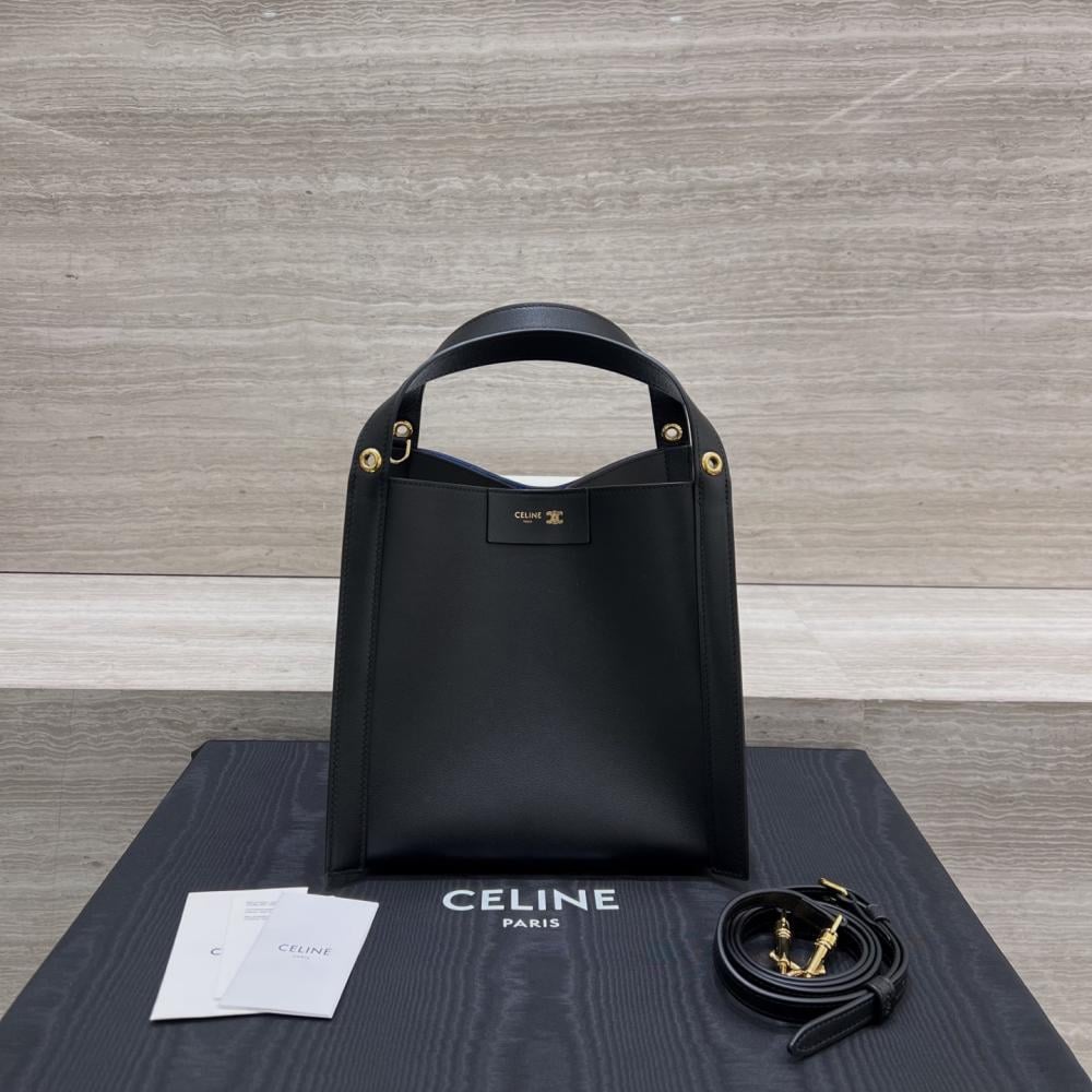Celine Small Cube Bag من جلد العجل الناعم