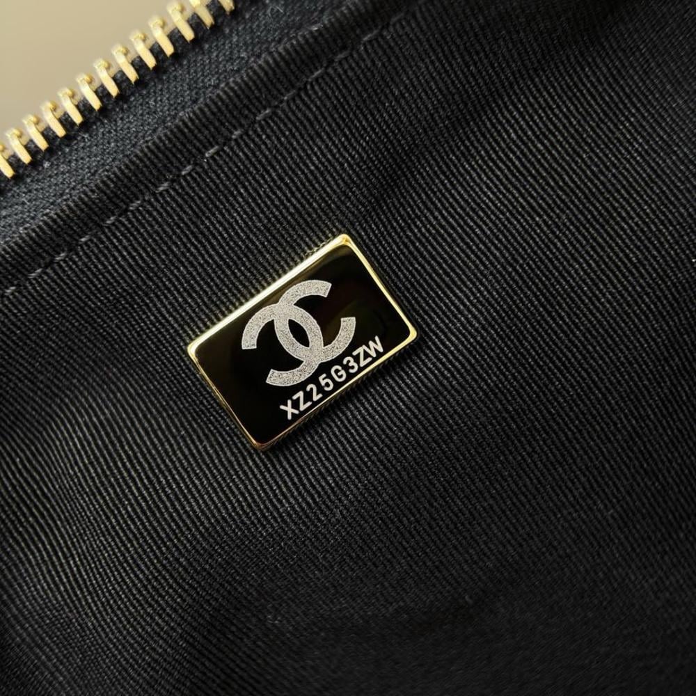 Chanel Büyük Hobo Kargo Çantası Dana Derisi Siyah GHW - Glimmer of Luxury