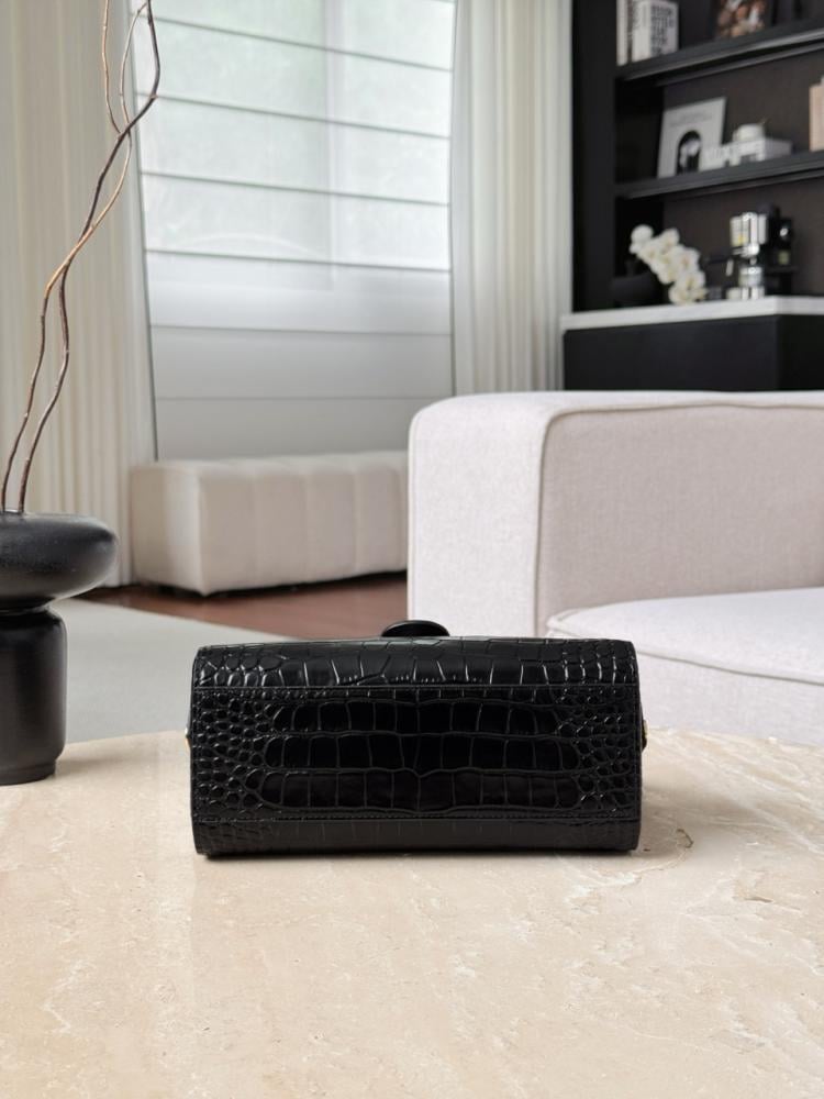 Chanel Zincirli Clutch Crocodile