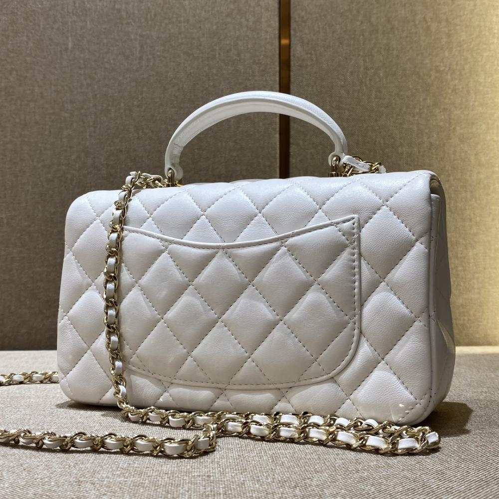 Chanel 22P Sınırlı Sayıda Mini Dikdörtgen Saplı Kuzu Derisi GHW - Glimmer of Luxury