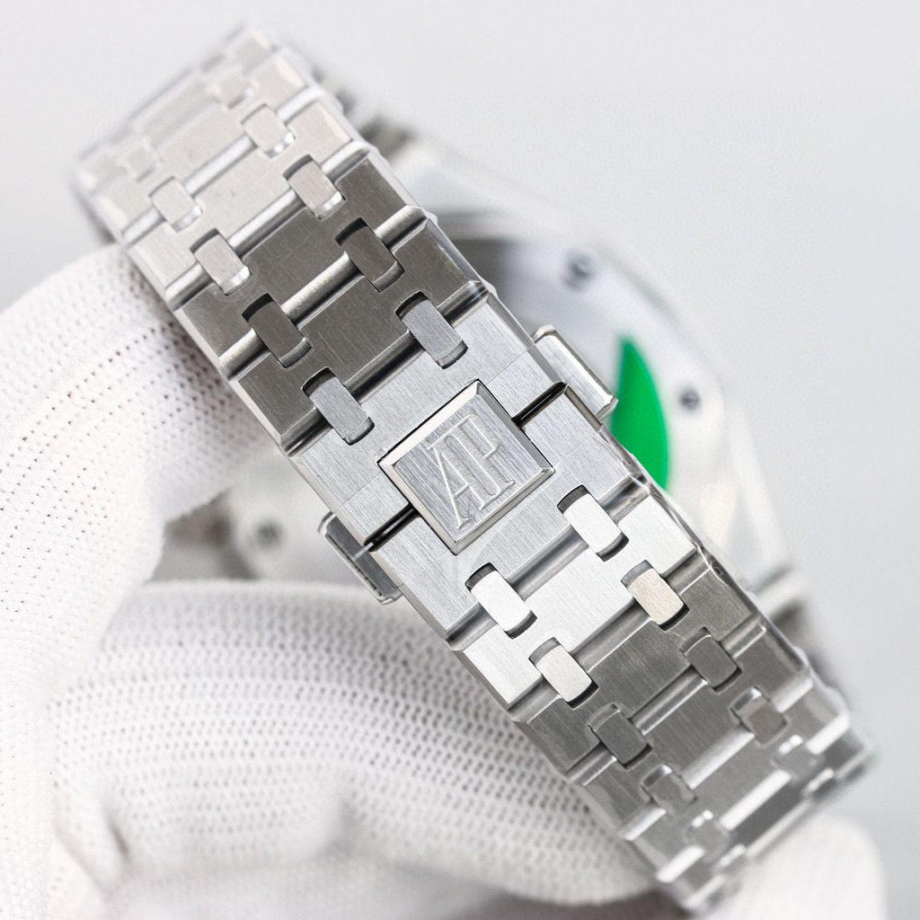 Audemars Piguet Royal Oak Saat - Glimmer of Luxury