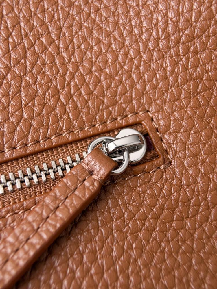 Chanel Maxi “Souplissimo” Büyük Kapaklı Çanta