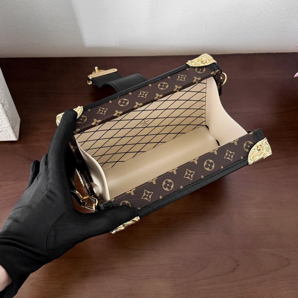 LV M13738 Petite Malle Çanta