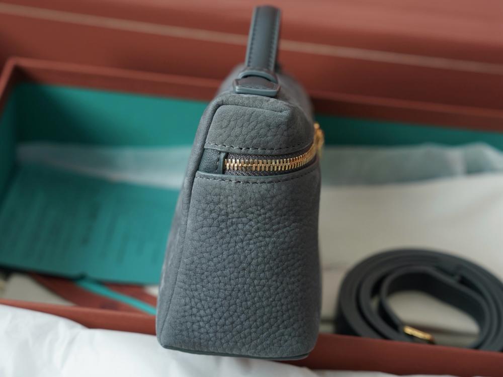 Loro Piana – Extra Pocket L19 (Grey Blue)