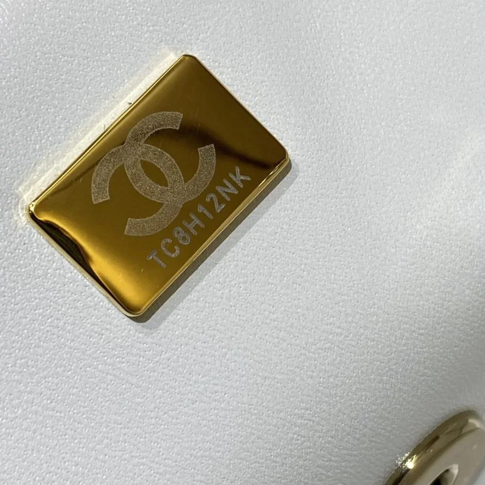 Chanel 22P Sınırlı Sayıda Mini Dikdörtgen Saplı Kuzu Derisi GHW - Glimmer of Luxury