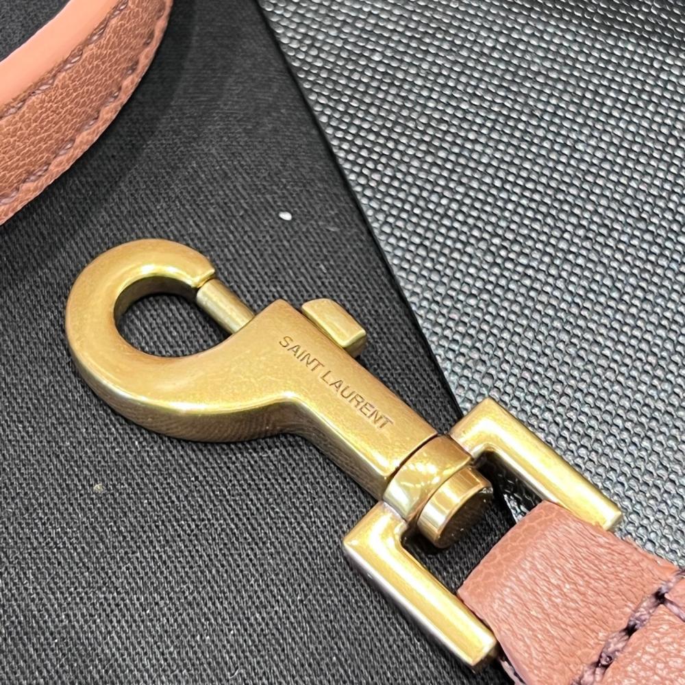 حقيبة مكياج سان لوران غابي من جلد الكوزو