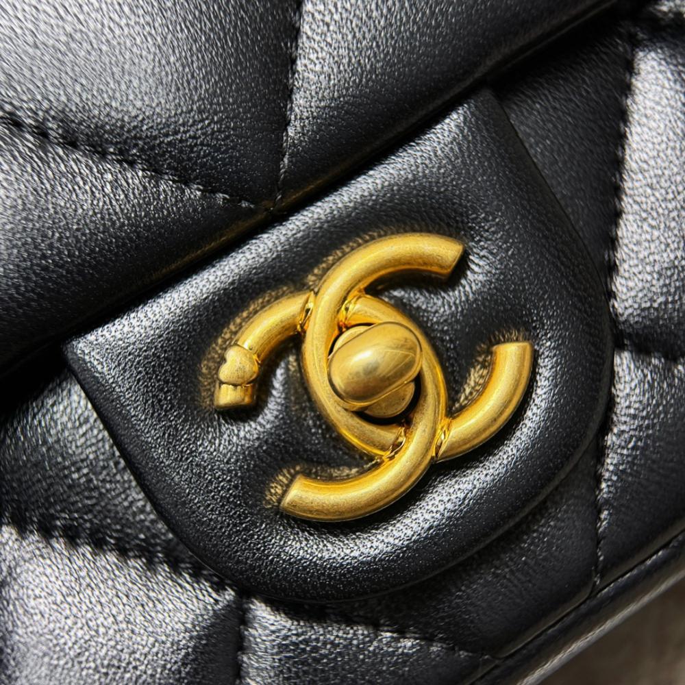 Chanel Mini Sweetheart Crush Kare Kapaklı Çanta Siyah Kuzu Derisi Antik Altın Donanım - Glimmer of Luxury