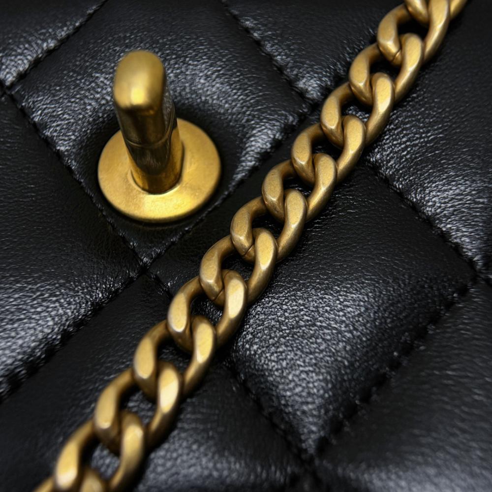 Chanel Mini Sweetheart Crush Kare Kapaklı Çanta Siyah Kuzu Derisi Antik Altın Donanım - Glimmer of Luxury