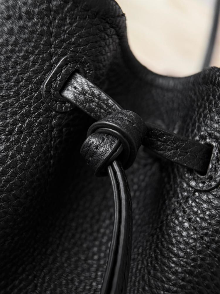 Chanel Urban Essentials Küçük Alışveriş Çantası