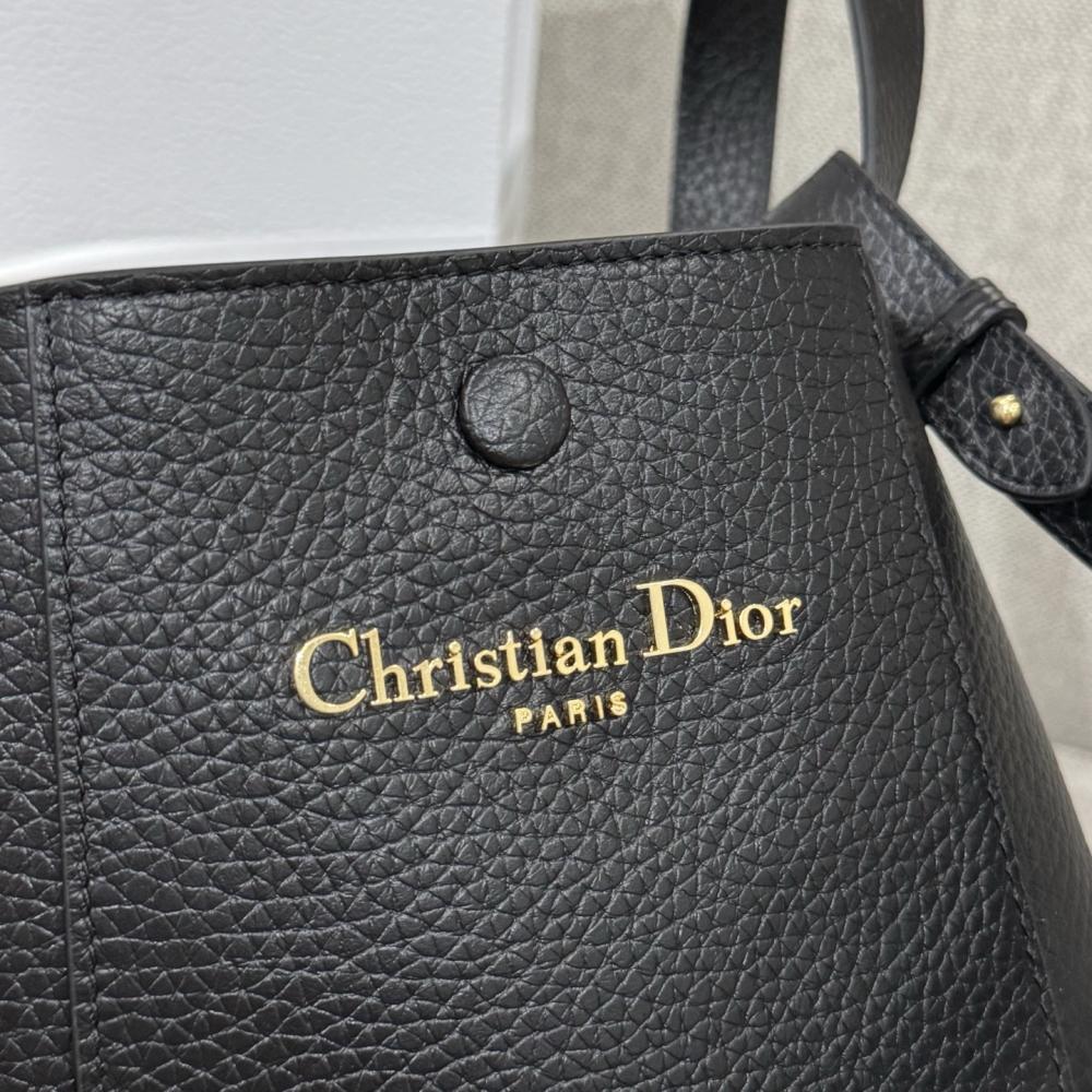Dior İmzalı Orta Boy Kova Çanta