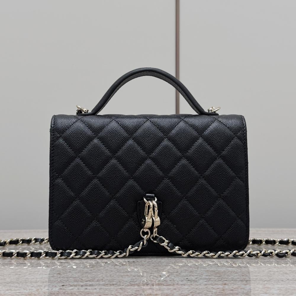 Chanel 2024/25 El Çantası - Glimmer of Luxury