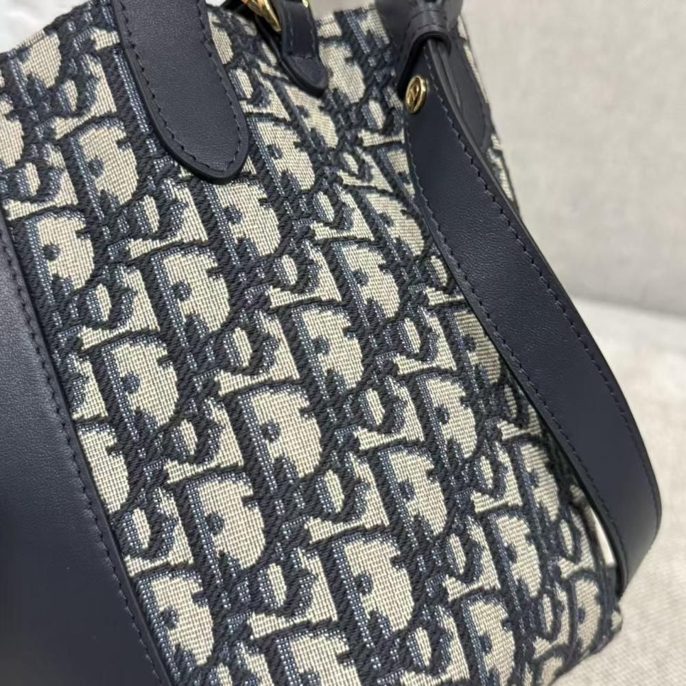 Dior İmzalı Orta Boy Kova Çanta