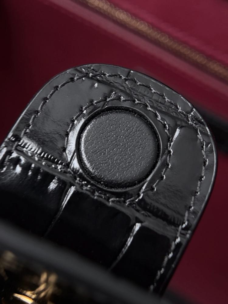 Chanel Küçük Cerf Alışveriş Çantası – Siyah