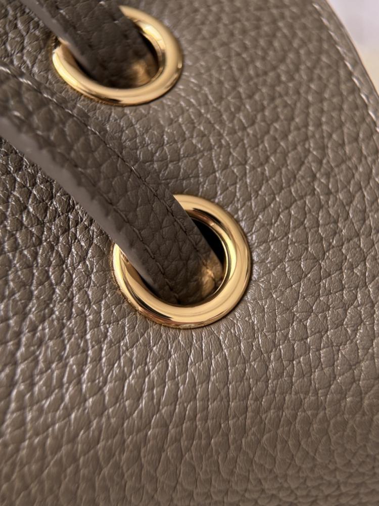 Chanel Maxi “Souplissimo” Büyük Kapaklı Çanta