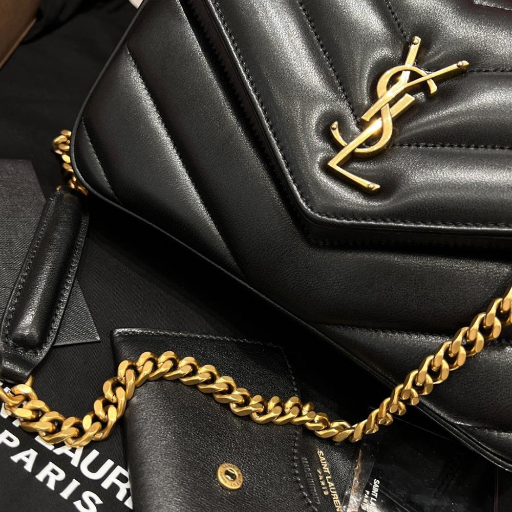 Saint Laurent MATELASSÉ Kuzu Derisindeki LOULOU Küçük Çanta - Glimmer of Luxury