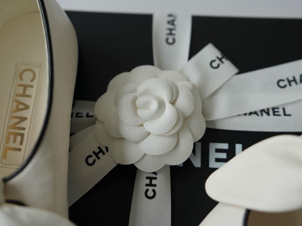 Chanel 2025/26 Fiyonklu Babet