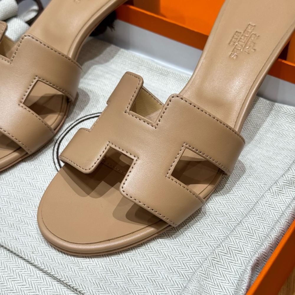 Hermès Oasis Sandals Black & Argent Grey