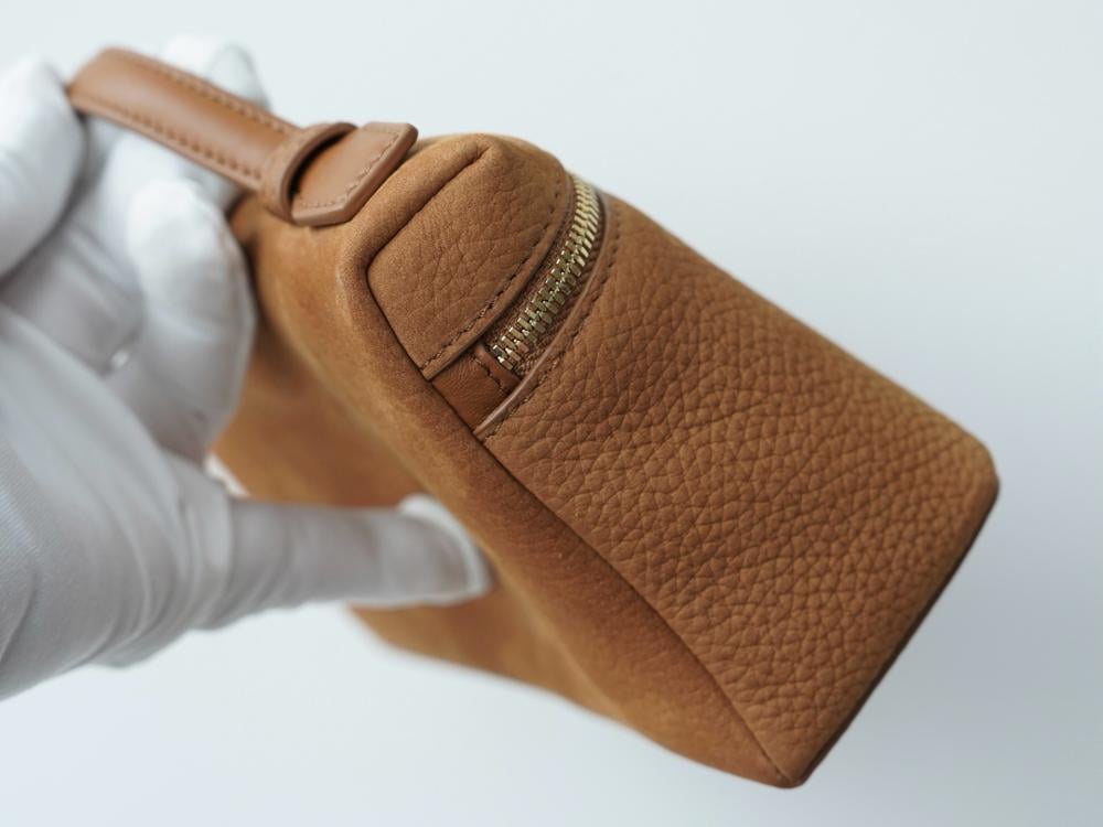 Loro Piana – Extra Pocket L19 (Camel / Light Skin Color)