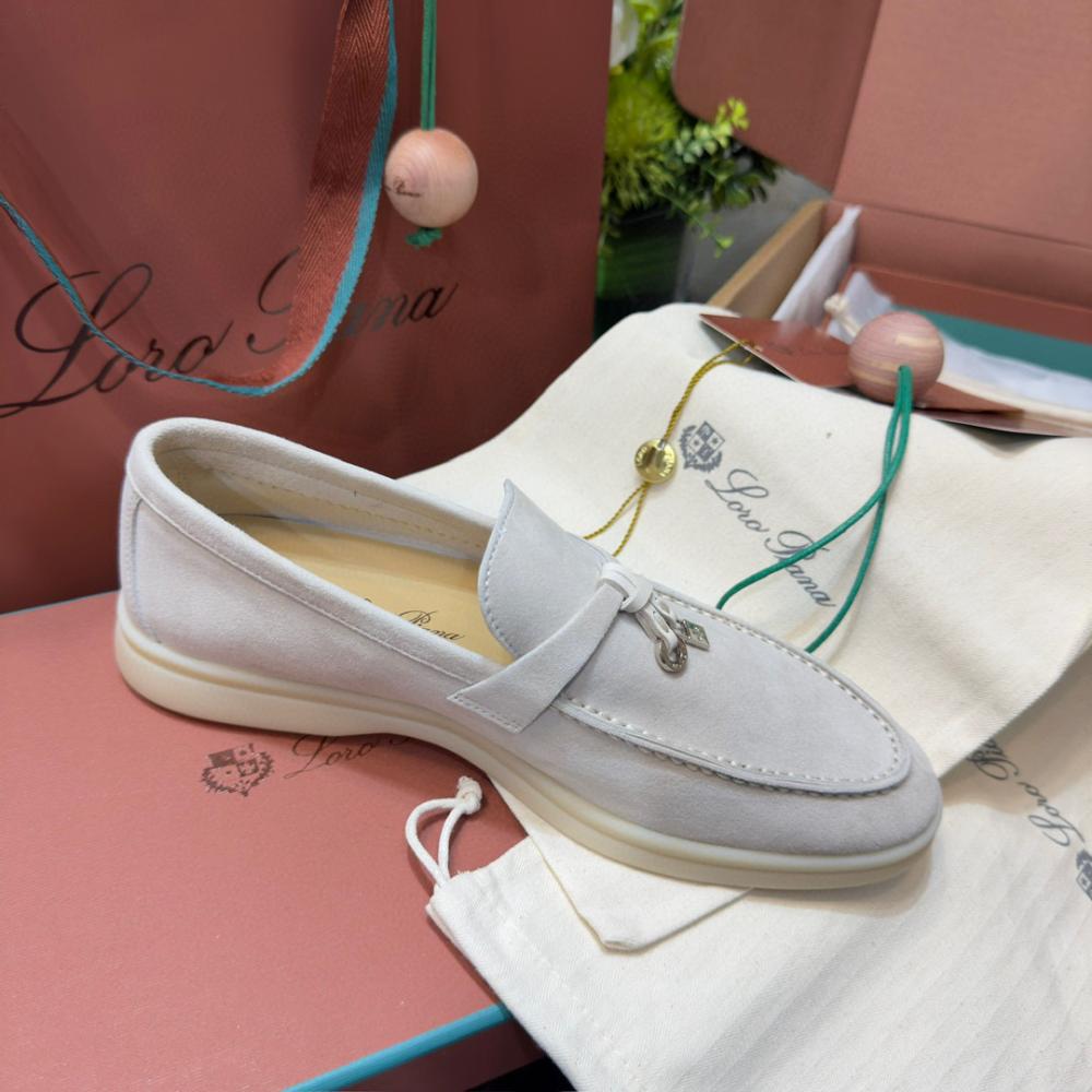 Loro Piana Yaz Büyüsü Yürüyüş Ayakkabısı - Açık Gri - Glimmer of Luxury