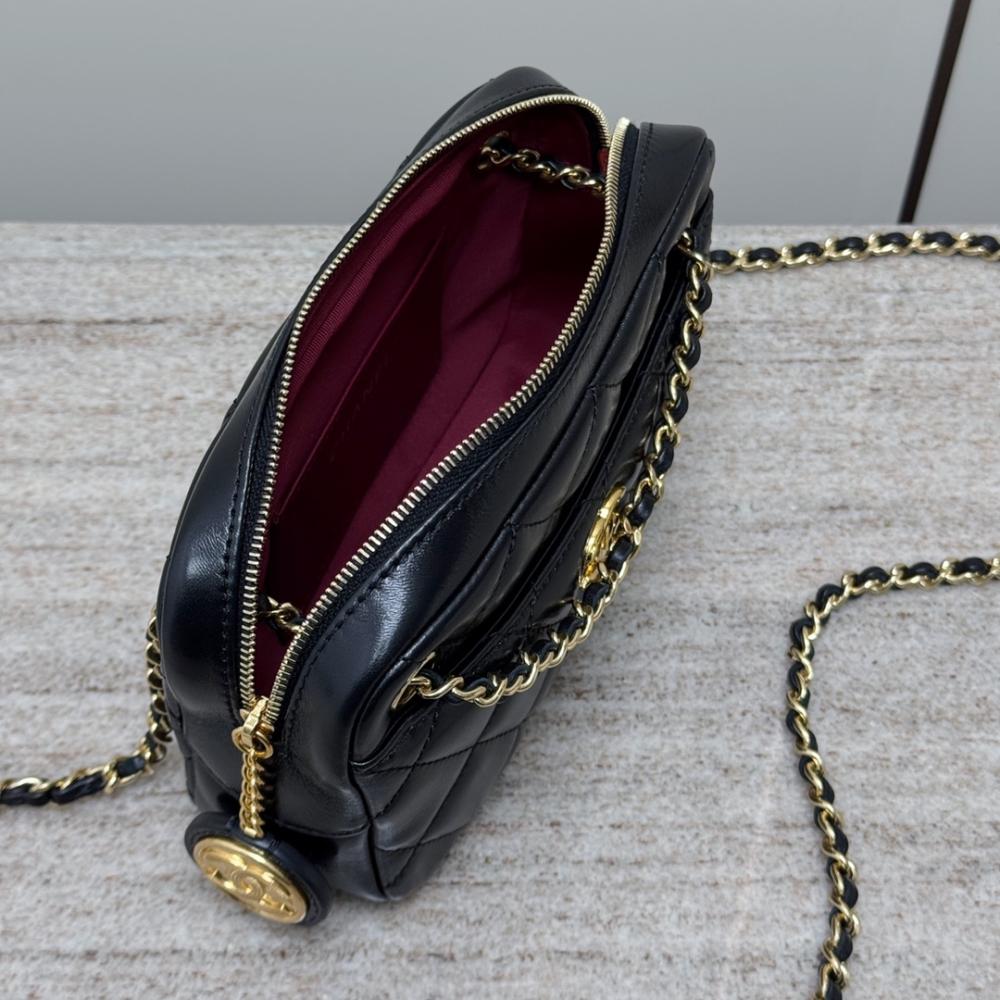 Chanel Parlak Kuzu Derisi Mini Kamera Kılıfı - Glimmer of Luxury