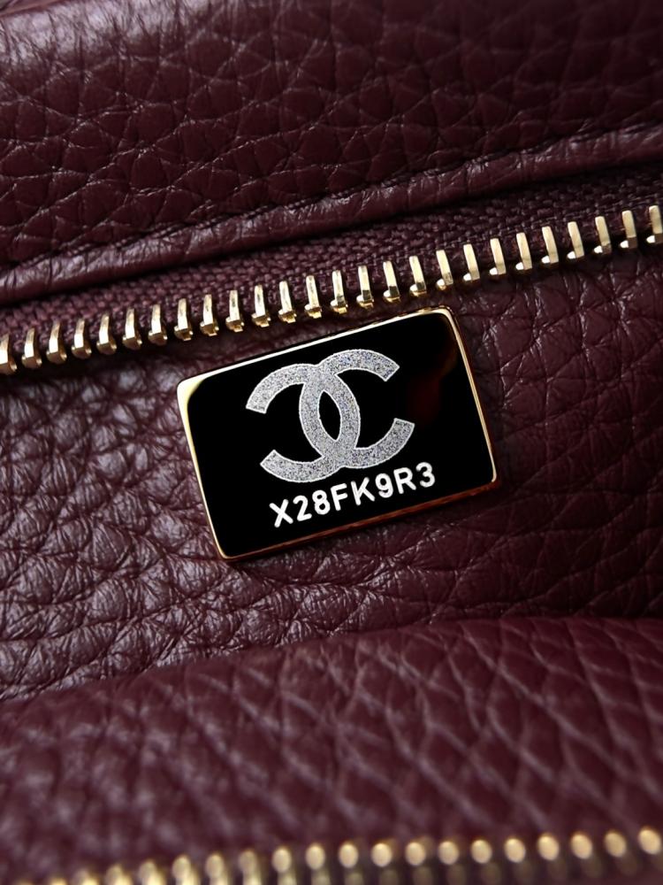 Chanel Urban Essentials Küçük Alışveriş Çantası