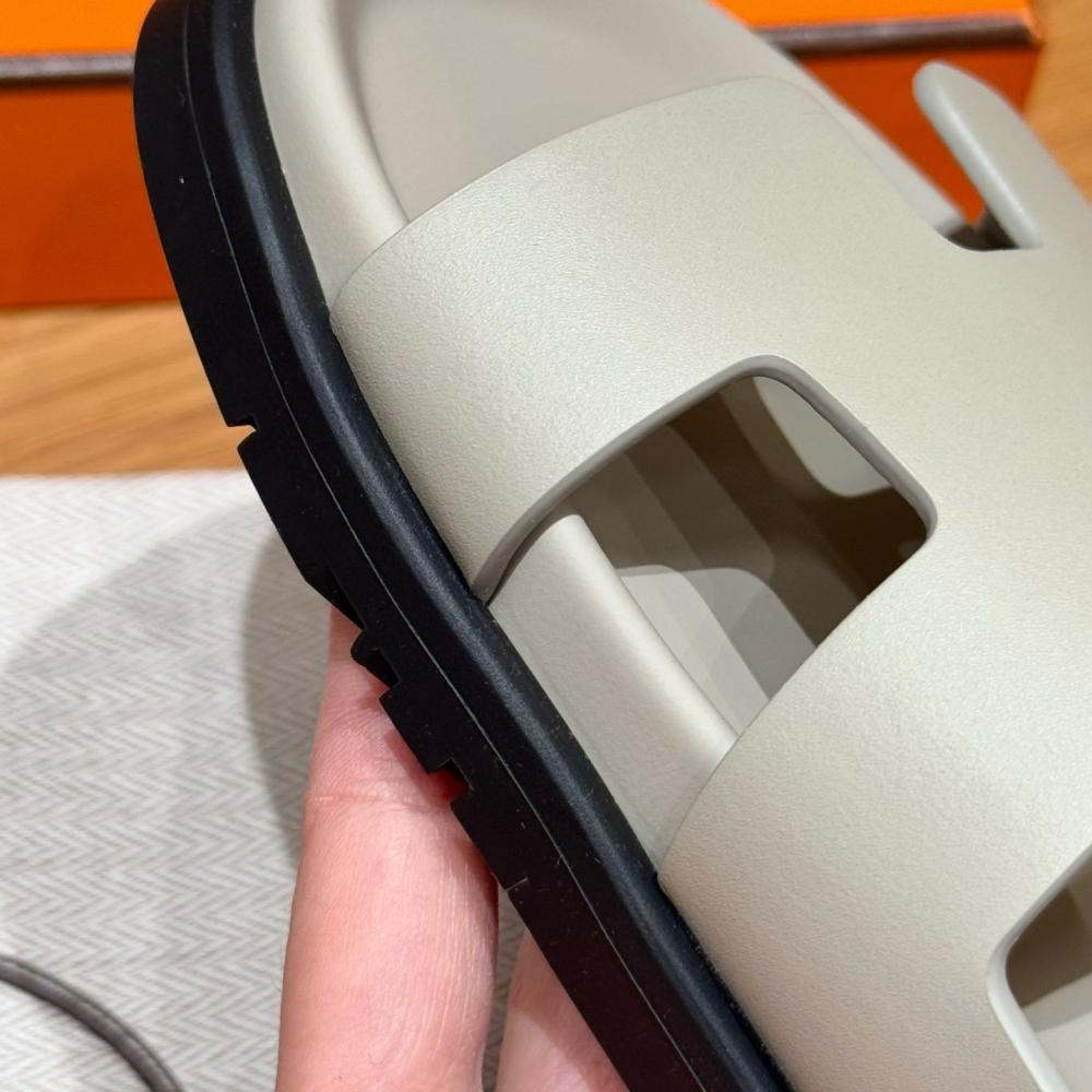 Hermès Chypre Sandals - Clay Beige