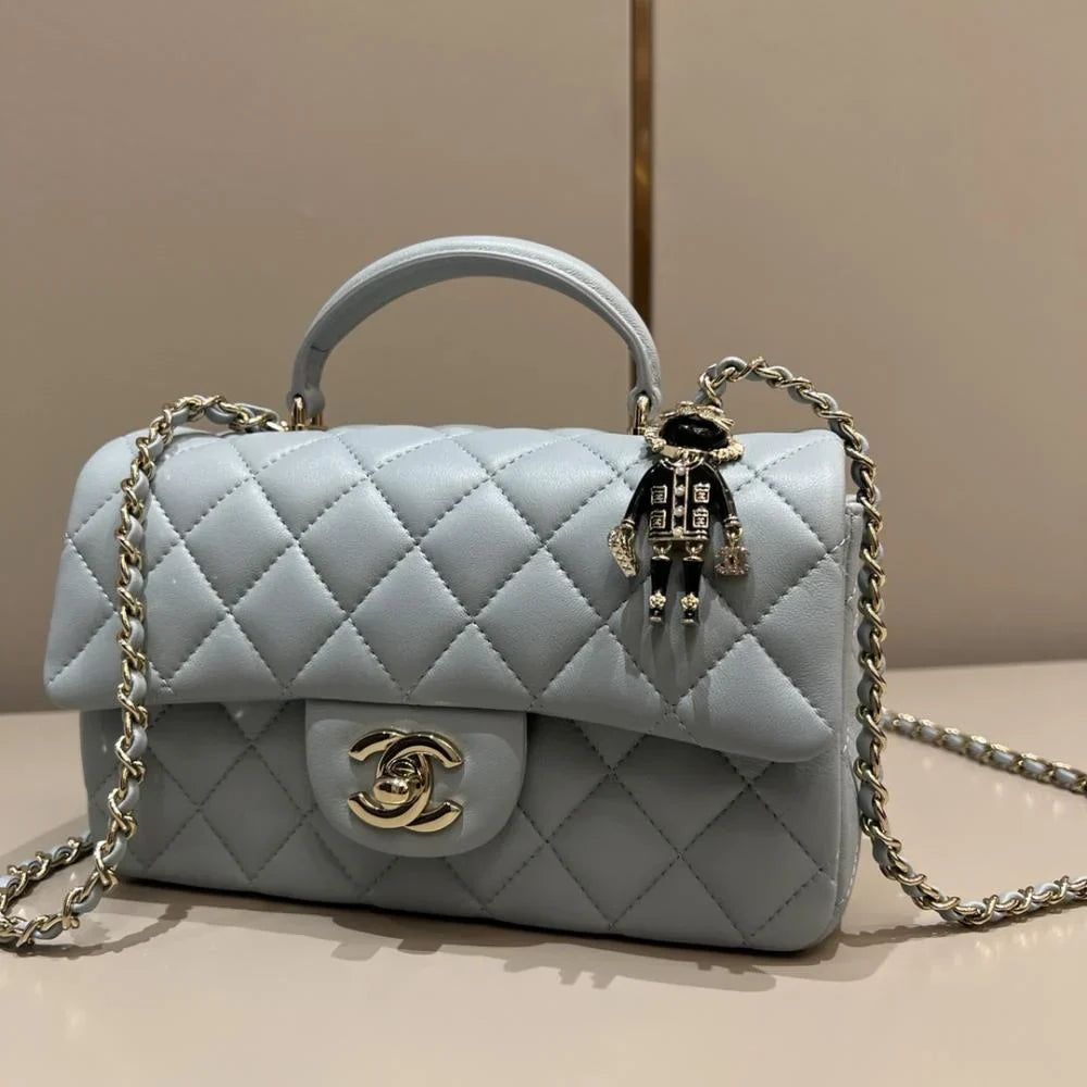 Chanel 22P Sınırlı Sayıda Mini Dikdörtgen Saplı Kuzu Derisi GHW - Glimmer of Luxury