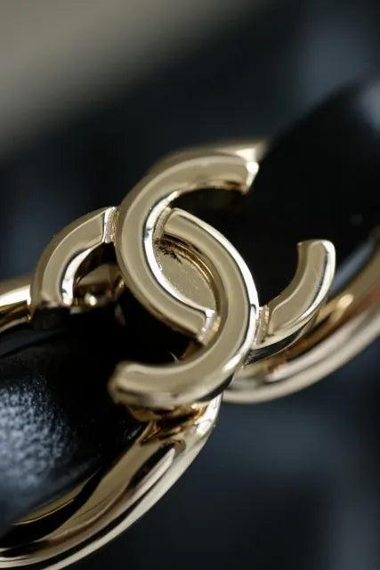 Chanel 22B Siyah Kuzu Derisi Üst Saplı Küçük Vanity AGHW - Glimmer of Luxury