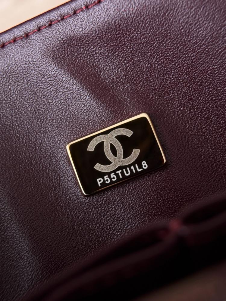 Chanel 2025/26 Yumuşak Kapitone Kuzu Derisi Maxi Tek Kapaklı Çanta