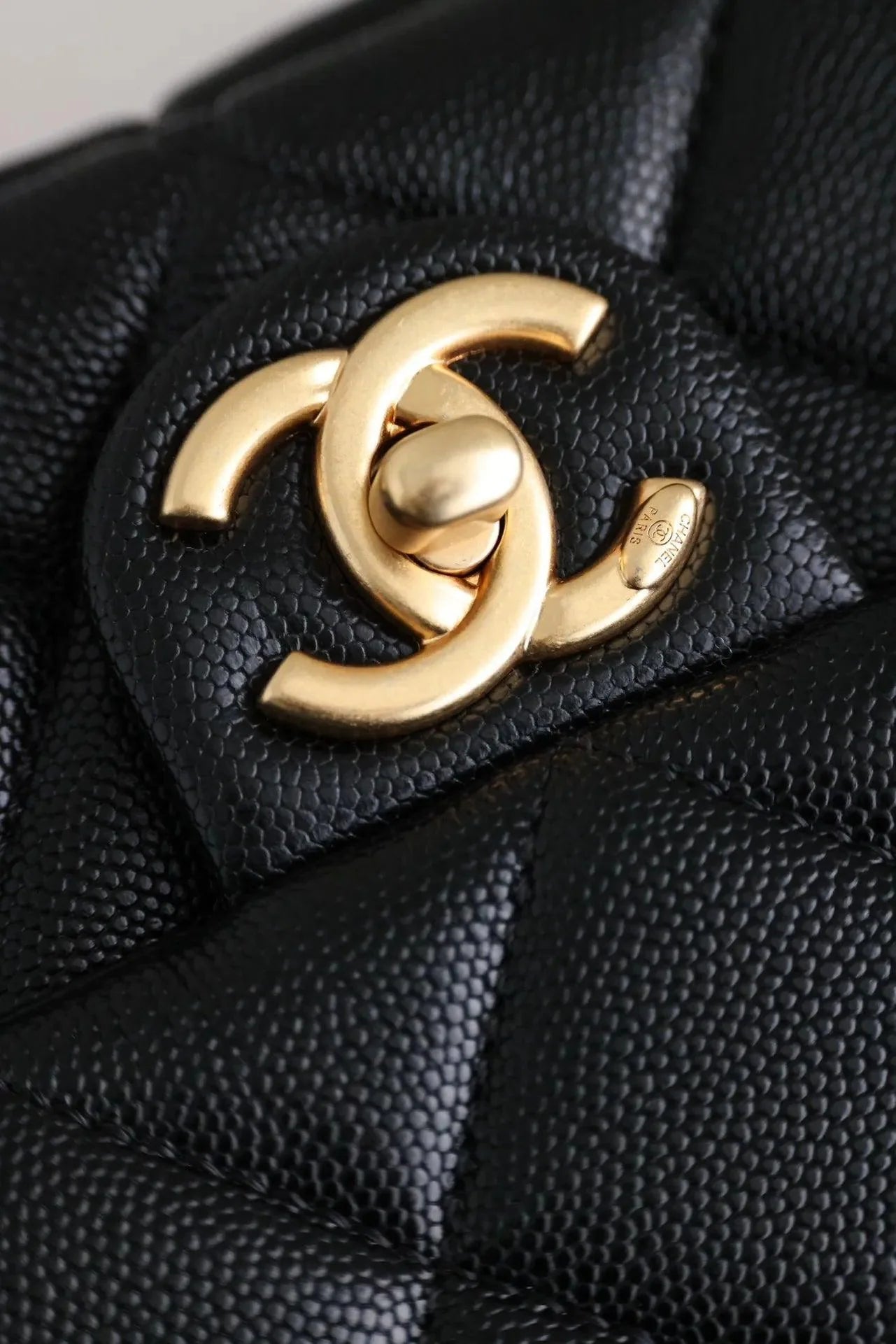 Chanel Zincirli Flap Çanta - Glimmer of Luxury