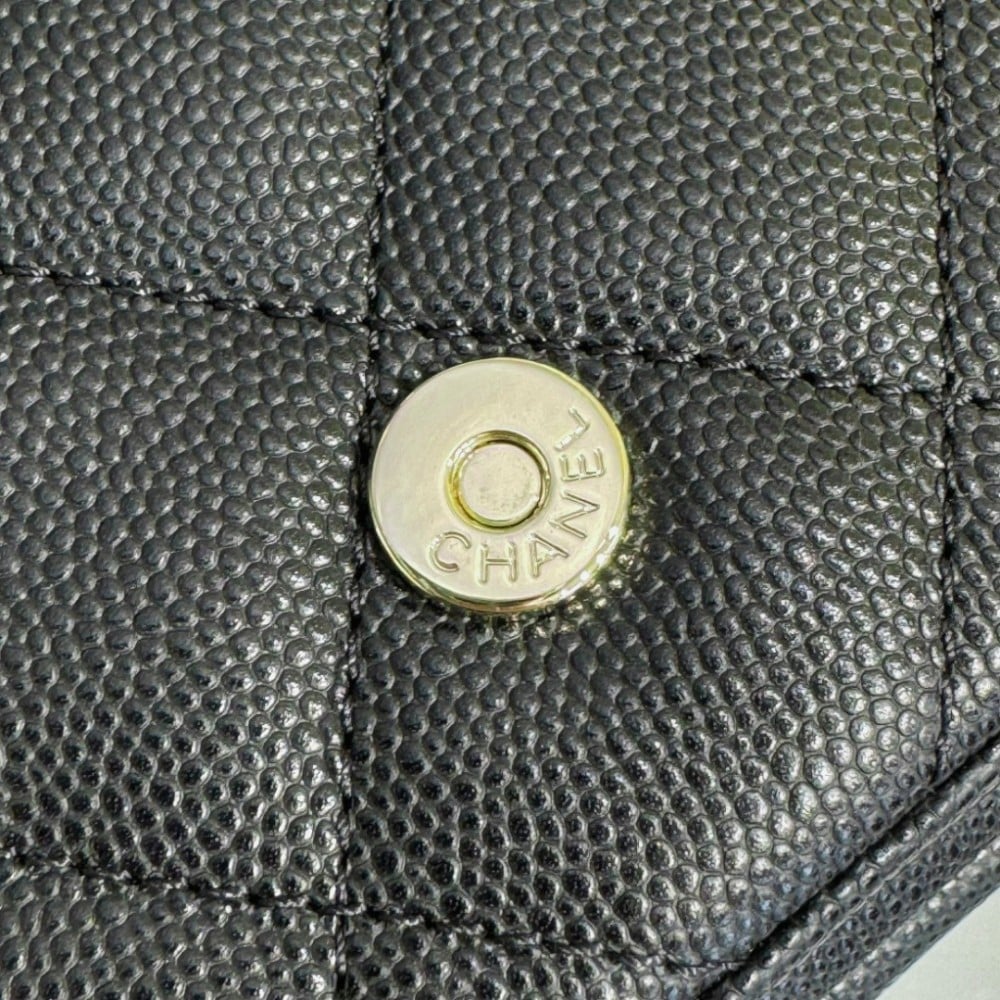 Chanel Siyah Havyar Deri Sırt Çantası - Glimmer of Luxury