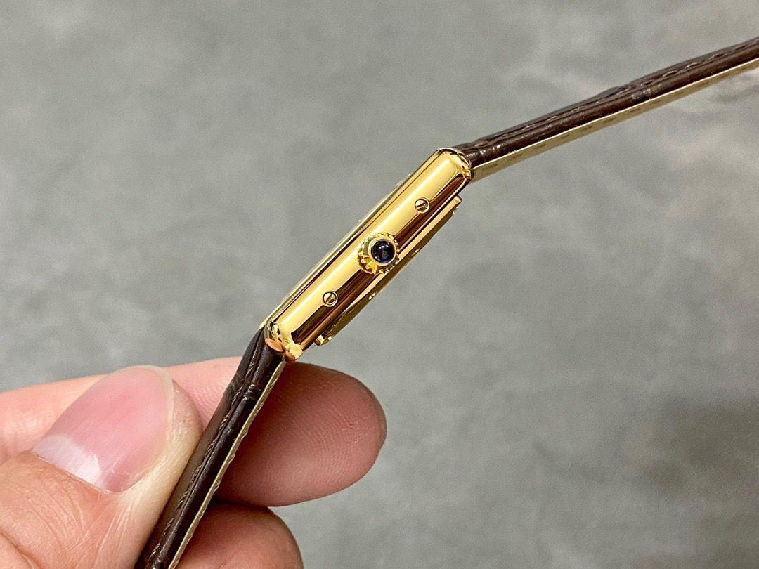 Cartier Tank Saatler - Glimmer of Luxury