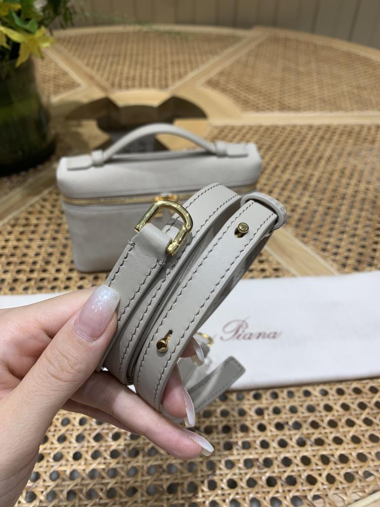 Loro Piana – Extra Pocket L19 (Ivory/Beige)