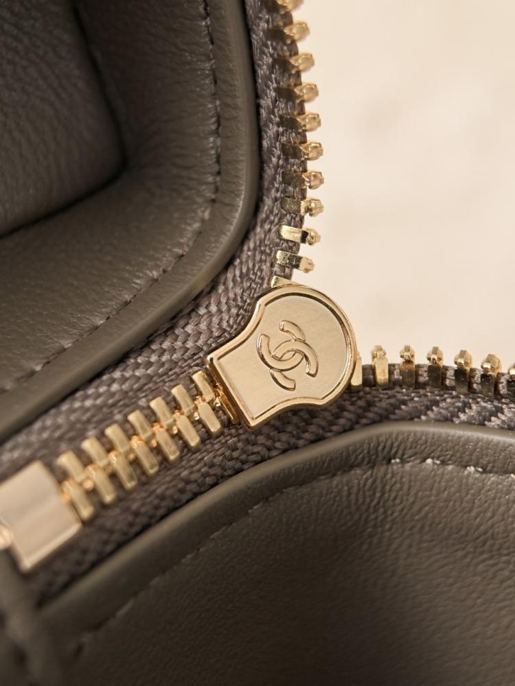 Chanel Kertenkele Derisi Zincirli Vanity