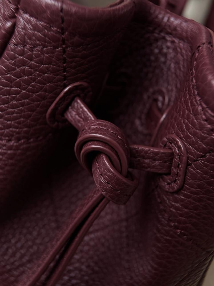Chanel Urban Essentials Küçük Alışveriş Çantası