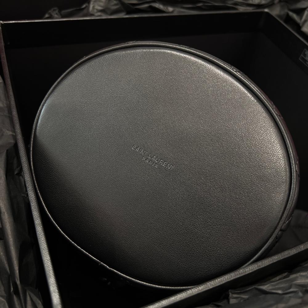 حقيبة دلو GABY من جلد كوزو من سان لوران