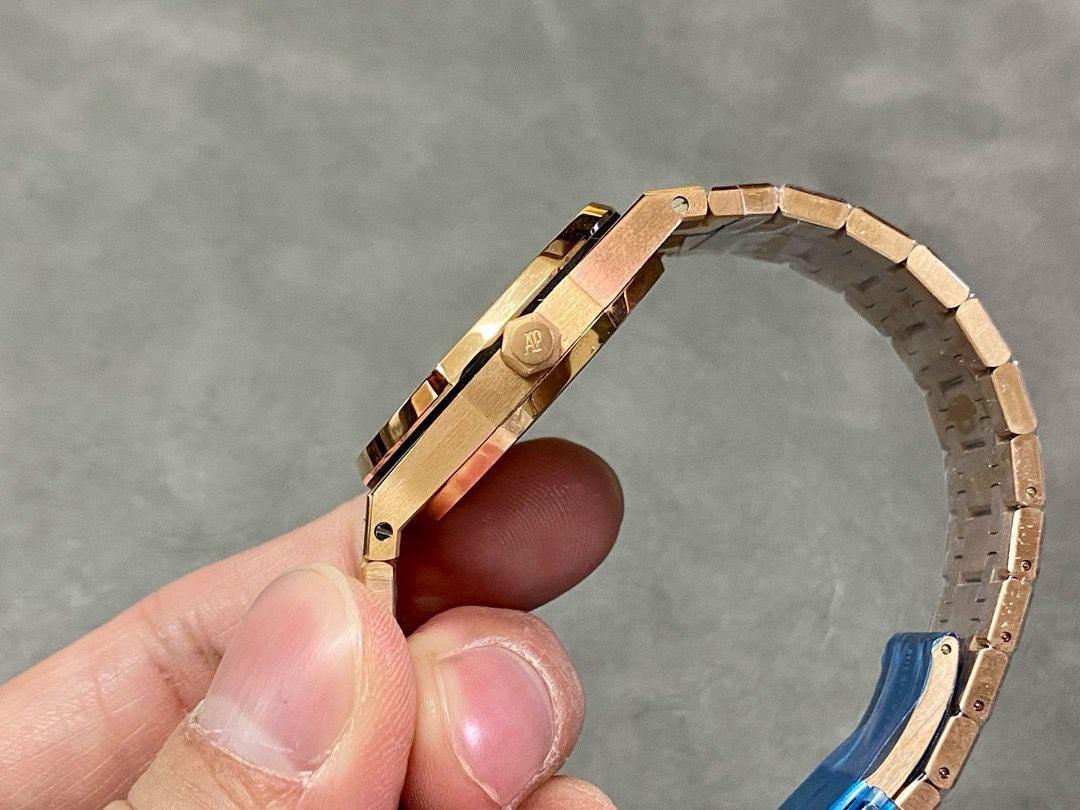 Audemars Piguet Royal Meşe Saat - Glimmer of Luxury