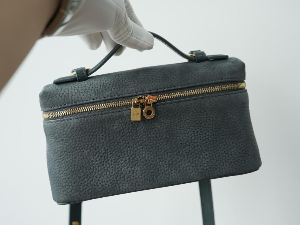 Loro Piana – Extra Pocket L19 (Grey Blue)