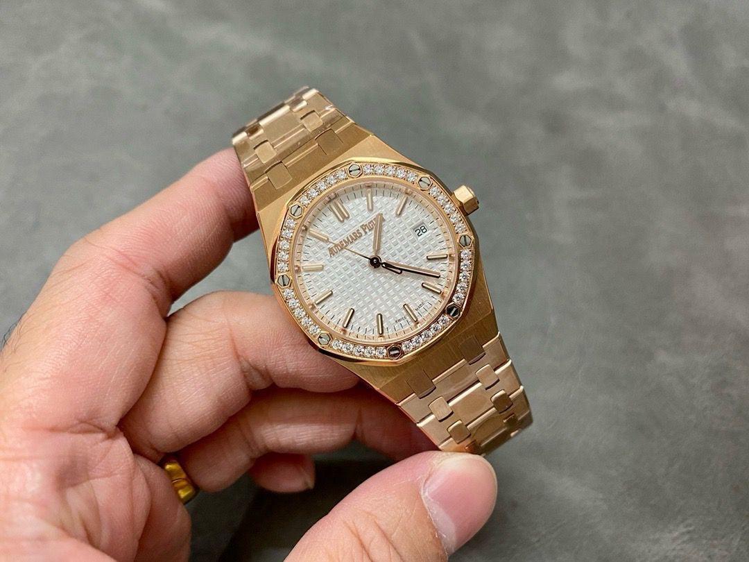 Audemars Piguet Royal Meşe Saat - Glimmer of Luxury