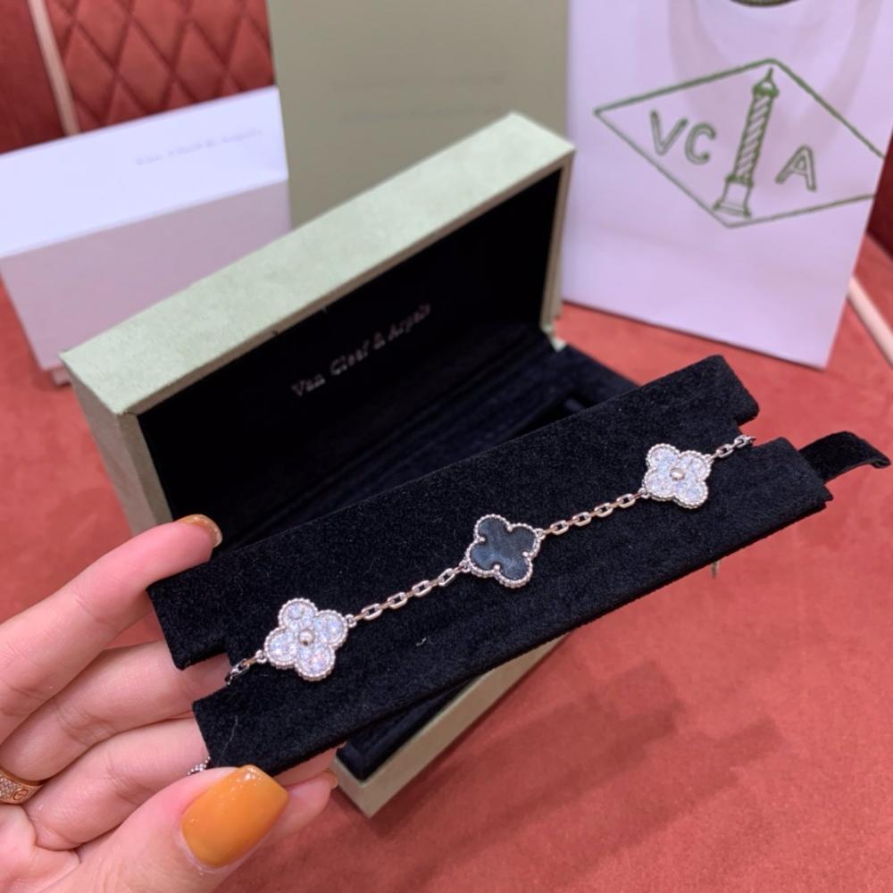 Van Cleef &amp; Arpels Alhambra 5 Motif Bracelet