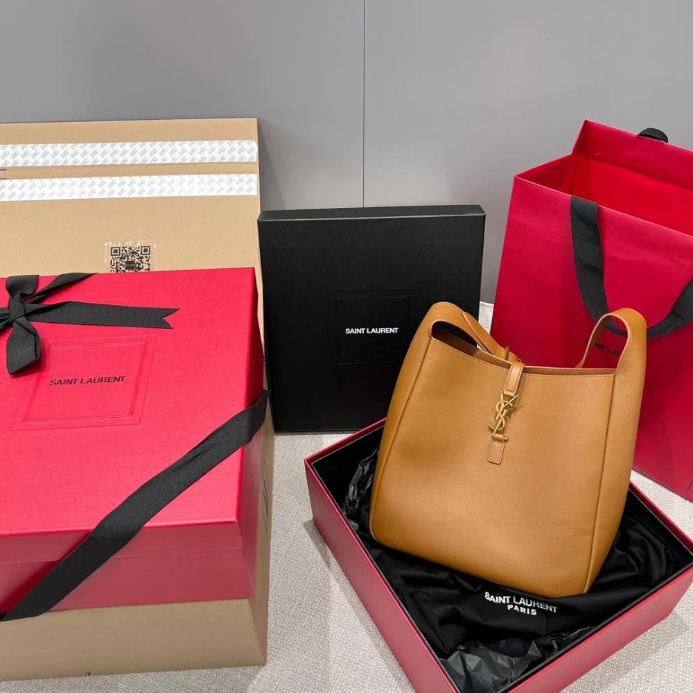 Saint Laurent 5 À 7 Large Flexible Bag