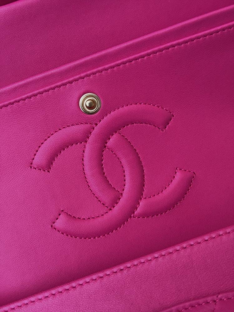 Chanel حقيبة فلاب متوسطة الحجم جلد خروف 2025 بورغندي