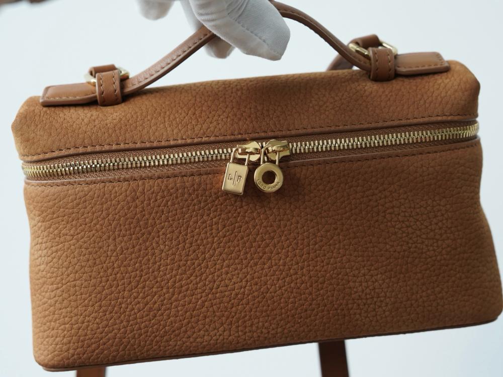 Loro Piana – Extra Pocket L19 (Camel / Light Skin Color)