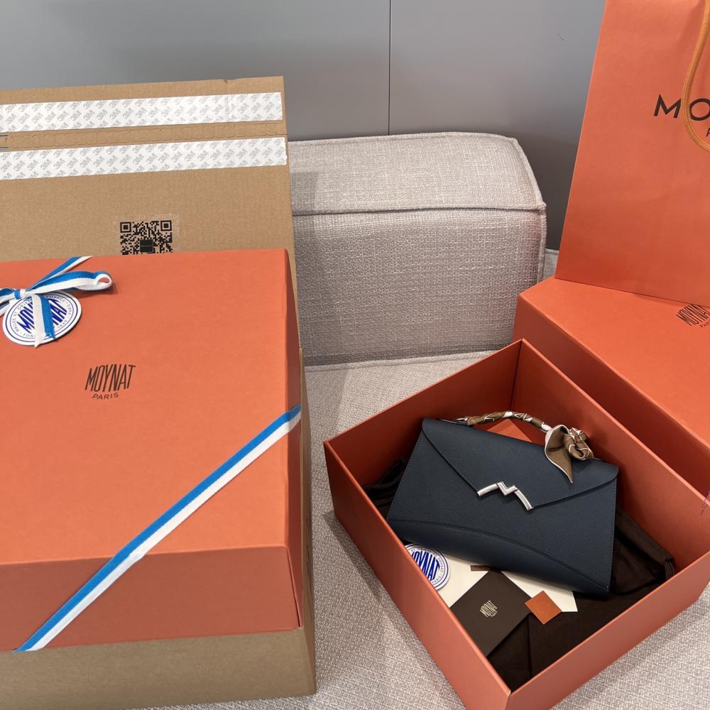 Gabrielle Portföy Çanta - Glimmer of Luxury