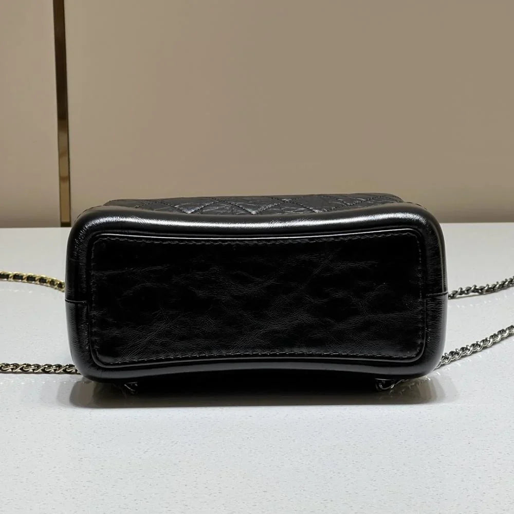 Chanel Eski Dana Derisi Kapitoneli Gabrielle Sırt Çantası Siyah - Glimmer of Luxury