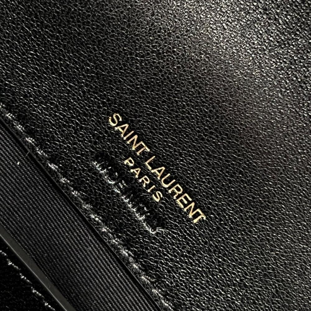 Saint Laurent MATELASSÉ Kuzu Derisindeki LOULOU Küçük Çanta - Glimmer of Luxury