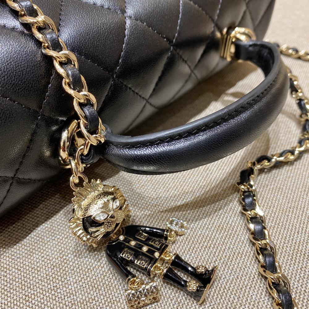 Chanel 22P Sınırlı Sayıda Mini Dikdörtgen Saplı Kuzu Derisi GHW - Glimmer of Luxury
