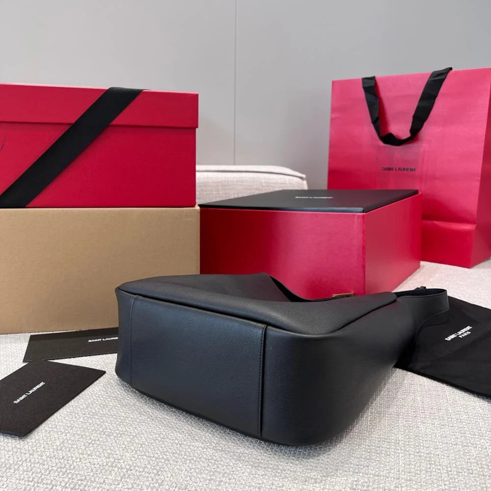 Saint Laurent 5 À 7 Large Flexible Bag