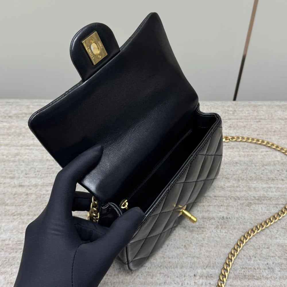 Chanel Mini Sweetheart Crush Kare Kapaklı Çanta Siyah Kuzu Derisi Antik Altın Donanım - Glimmer of Luxury